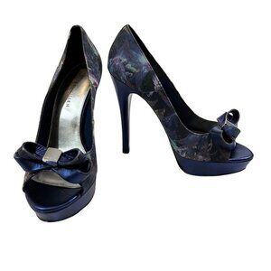 Karen Millen heels Women's 38 US 7 blue purple floral fabric peep toe heels bow